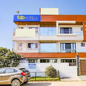 *** Hotel Fabhotel Water Vibe India